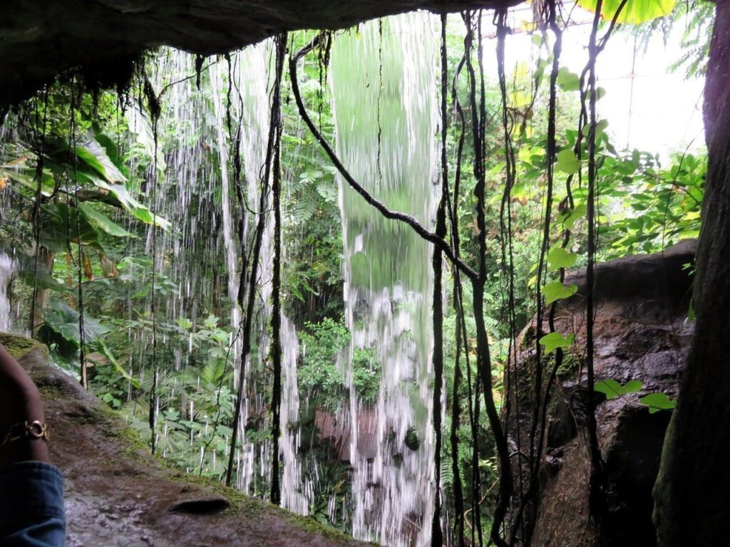Rezept: Hähnchenschnitzel mit Mandelpanade + Couscous