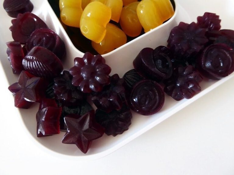 Süße Nascherei für Kinder: Fruchtige Geleebonbons selber machen 10