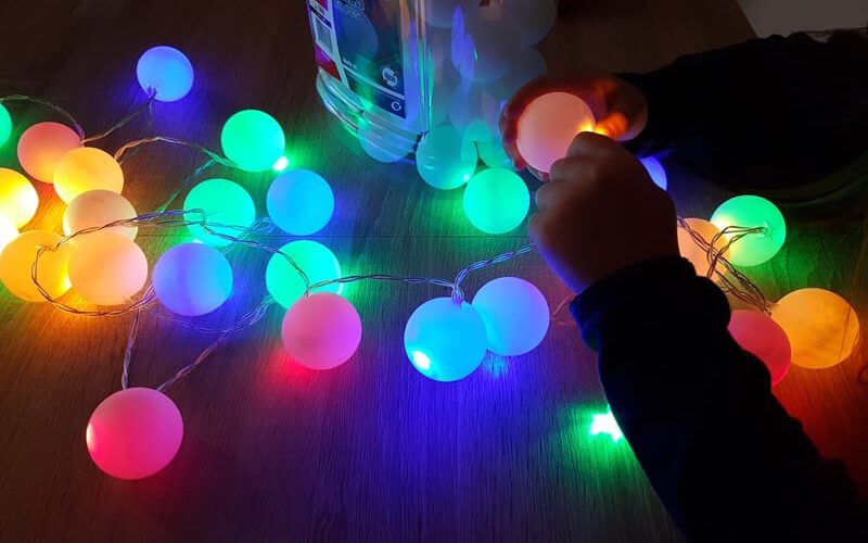 DIY Anleitung Lichterkette aus Tischtennisbällen 2