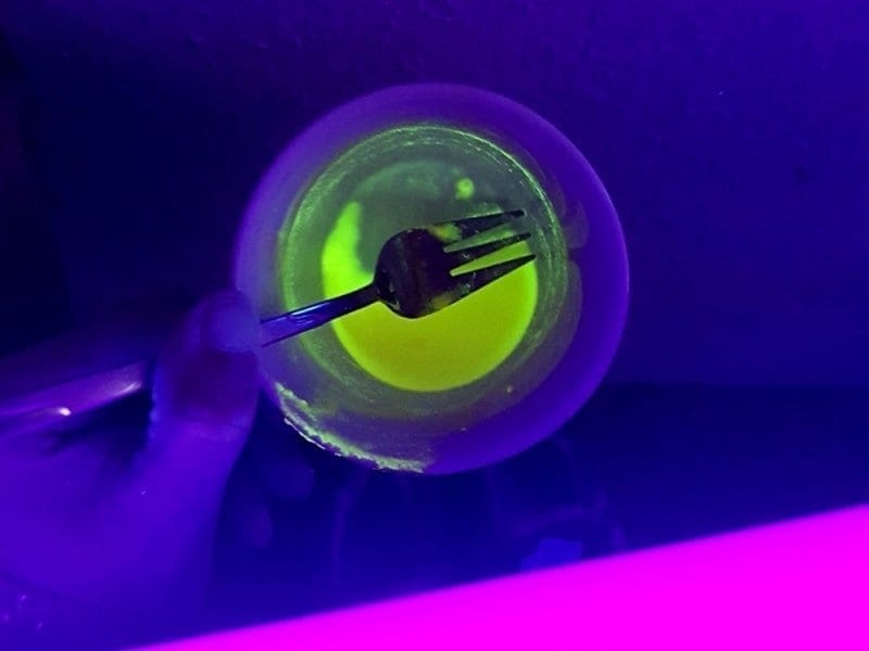 Leuchtende Knete (fluoreszierend)
