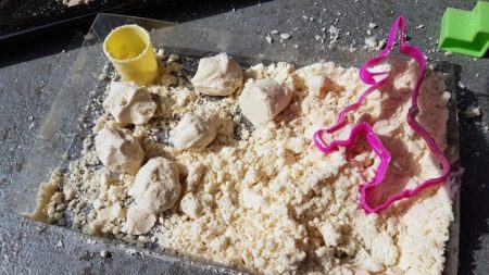 Unsere Anleitung zum Mondsand selber machen