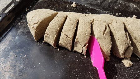 Selbstgemachter Supersand – Die fluffige Sandknete