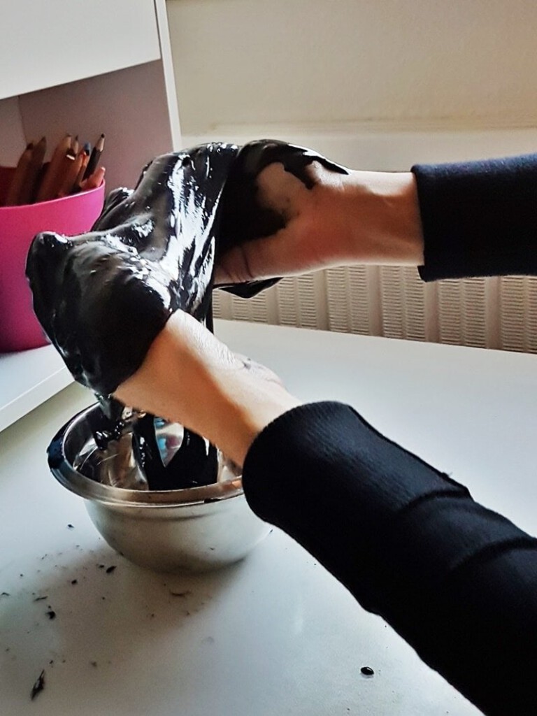 Barrel-O-Slime selber machen: DIY Schleim im Öl-Fass