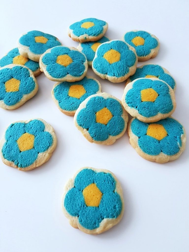 Rezept und Anleitung Kekse backen mit Blumen-Motiv (innen) Motivkekse ohne Ausstechform