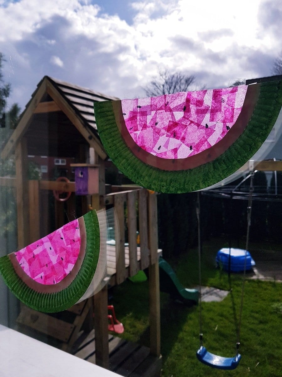 DIY Wassermelone Fensterbild: Basteln mit Kindern im Sommer