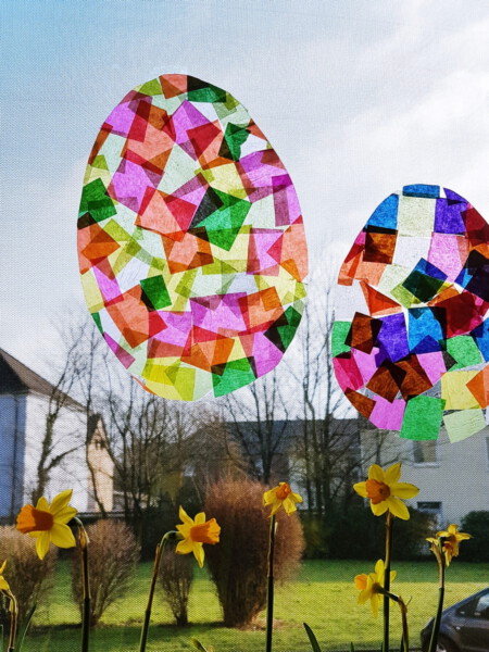 Osterdeko basteln mit Kinder, Suncatcher Bastelanleitung
