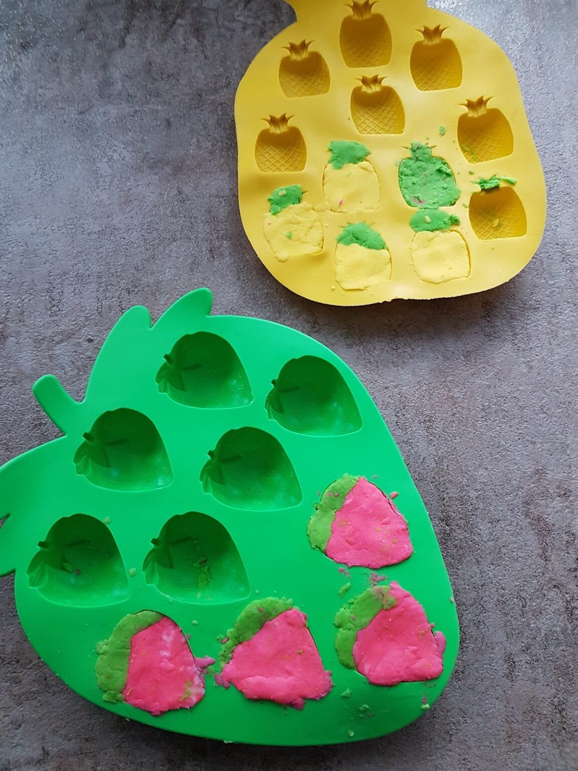 Knetseife selber machen: Kinder lieben diese Waschknete!